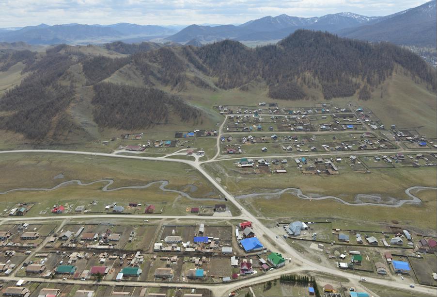 В Республике Алтай при ремонте дорог, ведущих к социально значимым местам, активно применяют новые технологии